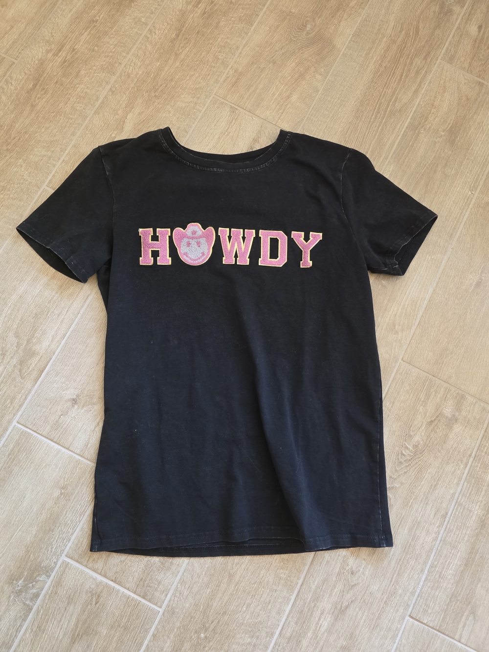 Kids Black "HOWDY" Graphic Tee with Pink Appliqué